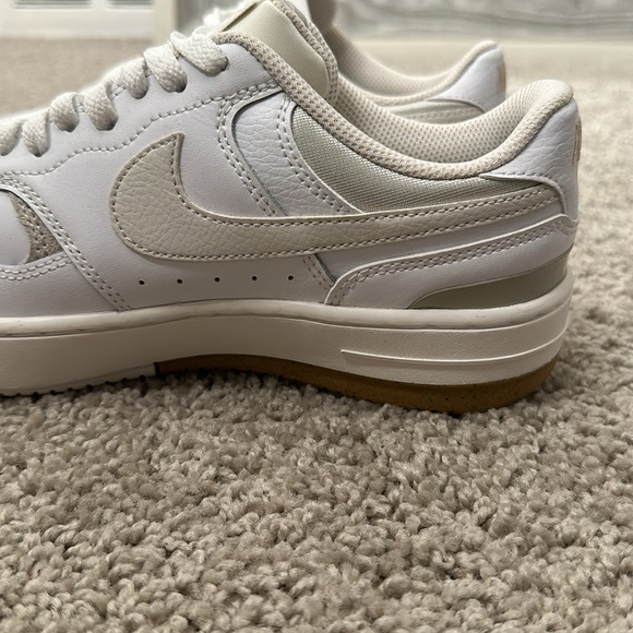 BRAND NEW Women neutral Nike’s - Picture 2 of 3